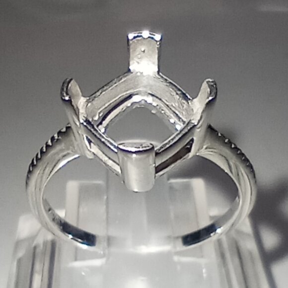 10Kt White Gold 8x8mm Square Ring Casting - Picture 1 of 4